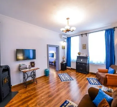 Atrium 22 Apartment *